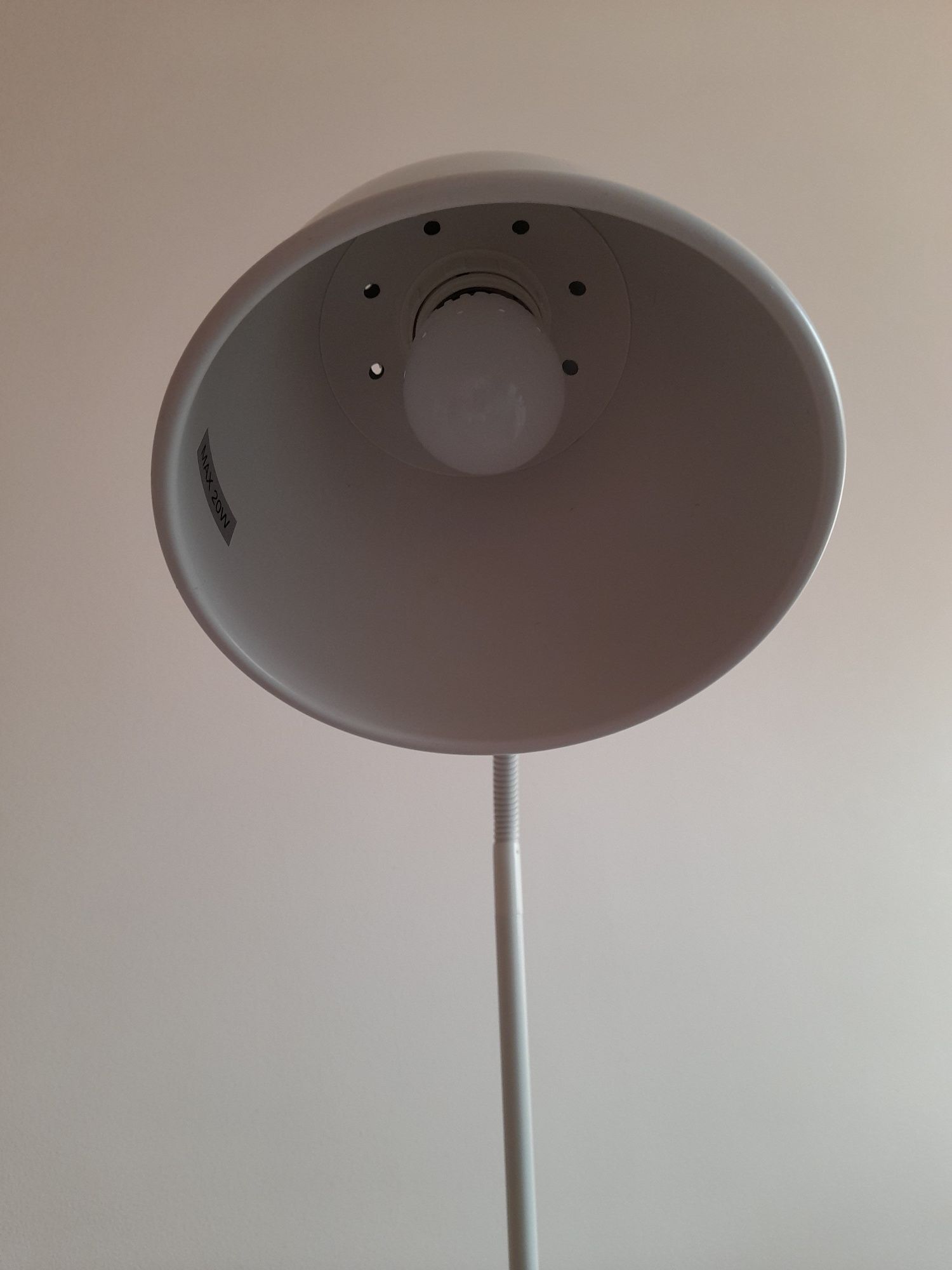 Lampa podłogowa biała