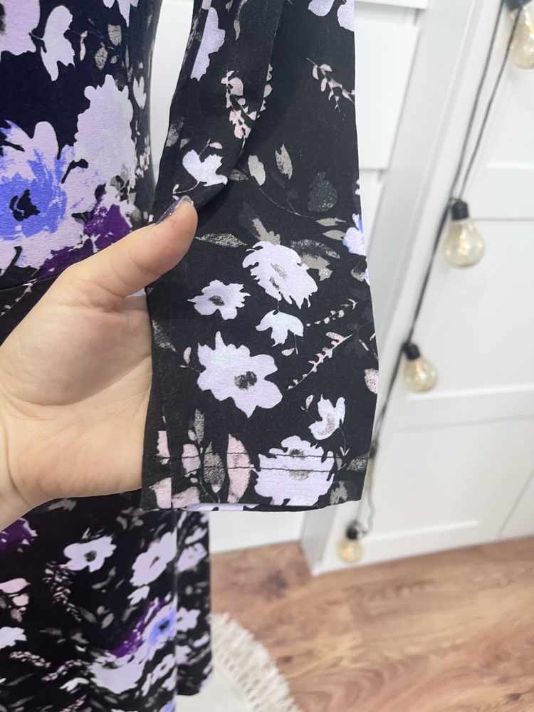 Śliczna sukienka kwiaty vintage retro pin up wiskoza półgolf