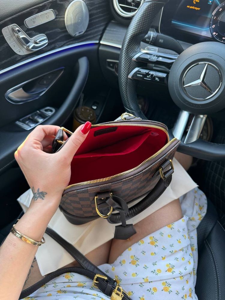 Сумочка Louis Vuitton Alma Premium