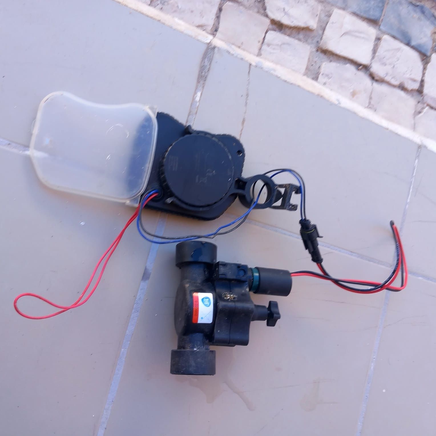 Programador rega com electro válvula 
75€