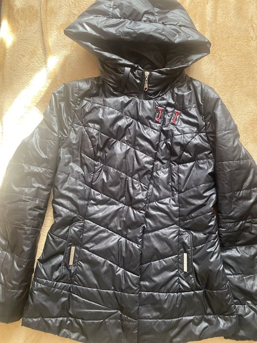 Куртка тепла, коротка