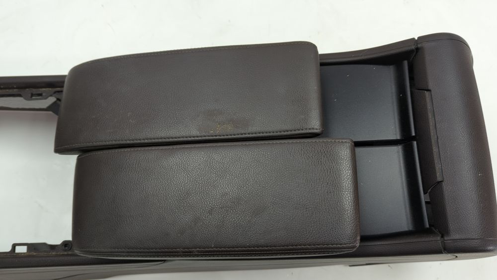 Подлокотник консоли для Volkswagen Touareg 2010-2014