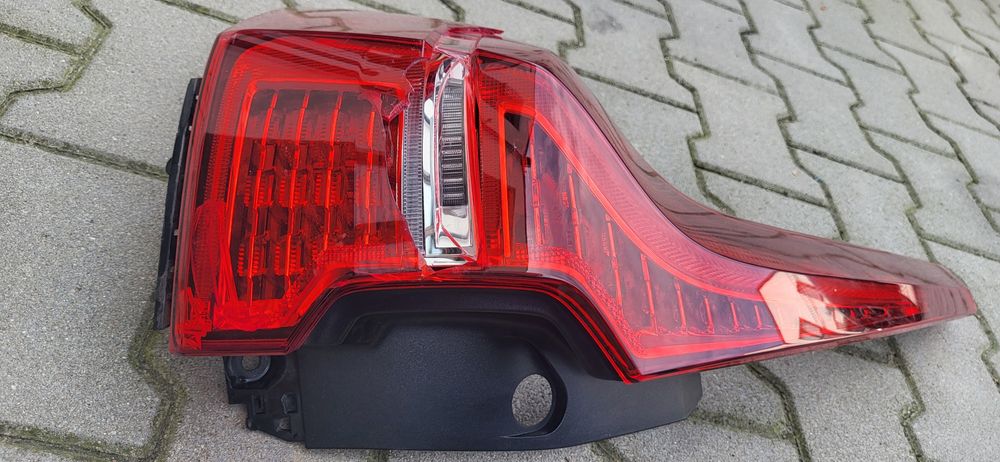 Volvo XC60 II lampa tylna lewa