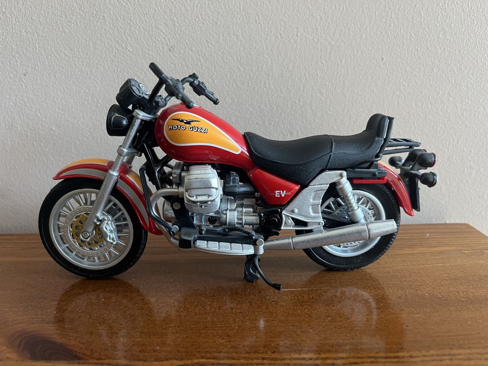 Sprzedam motor Moto Guzki California EV 1:12 New-Ray