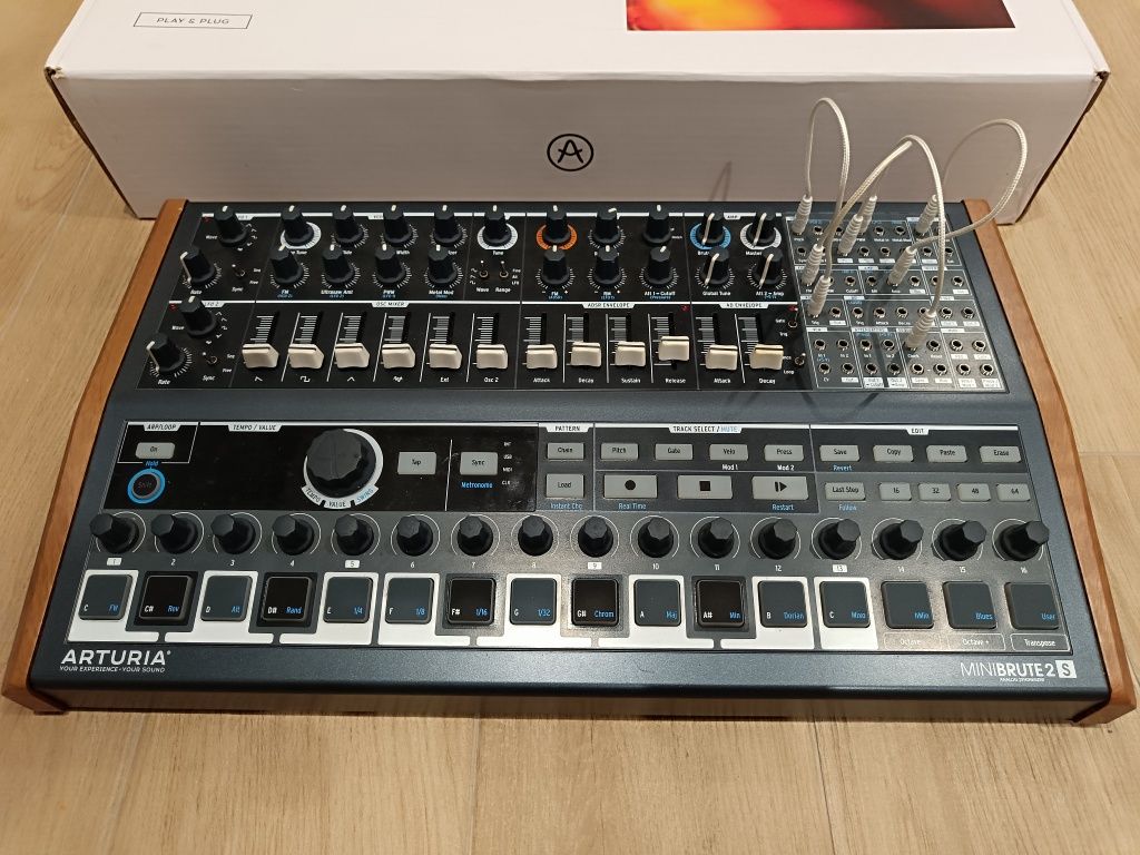 Arturia MiniBrute 2s - Sintetizador Analógico Modular