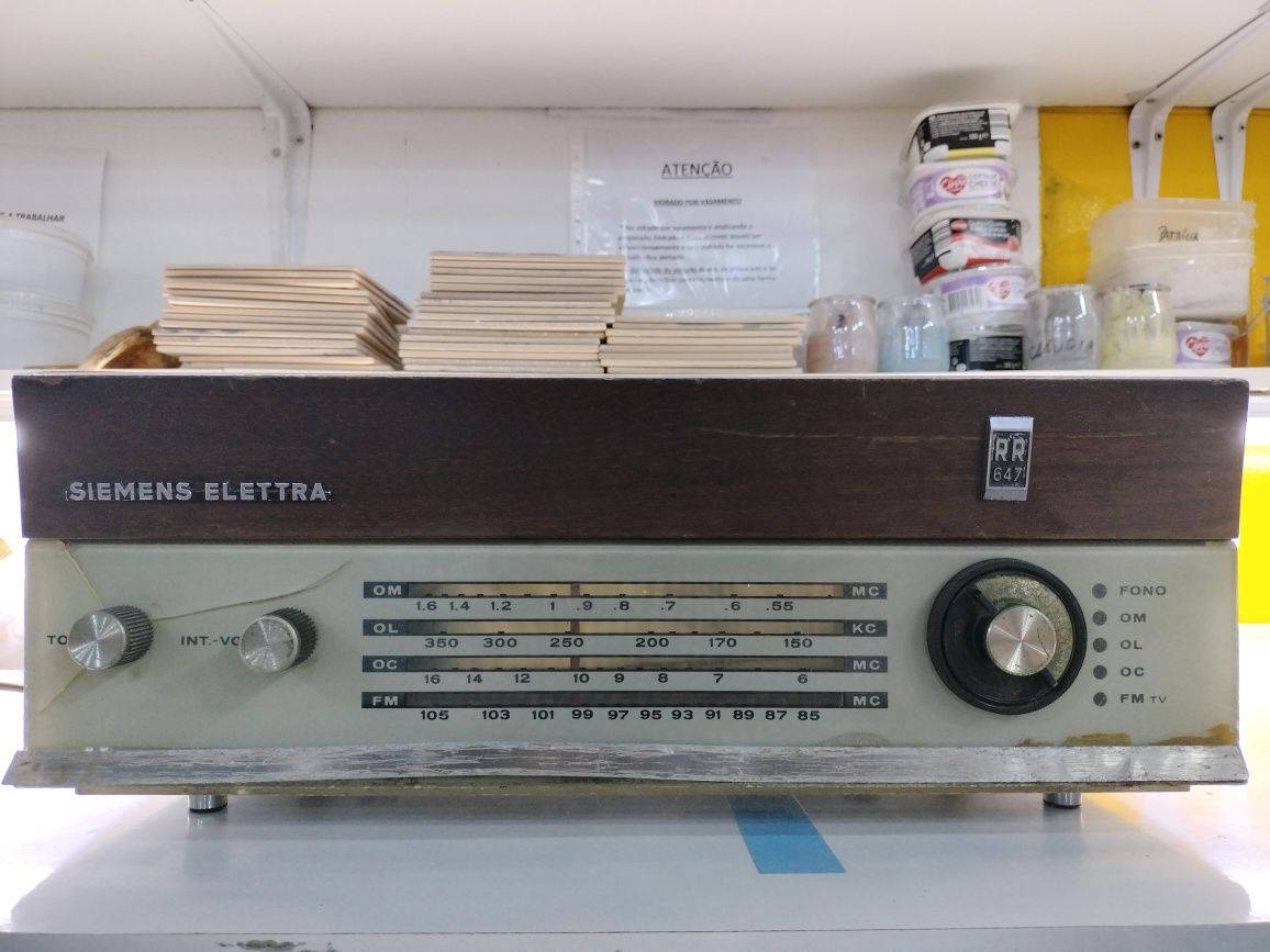 Rádio a válvulas marca " Siemens Electra". A funcionar Vintage. A func