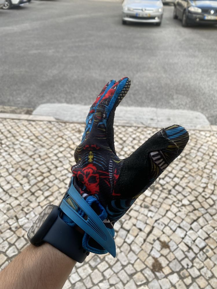 Luvas novas de bicicleta