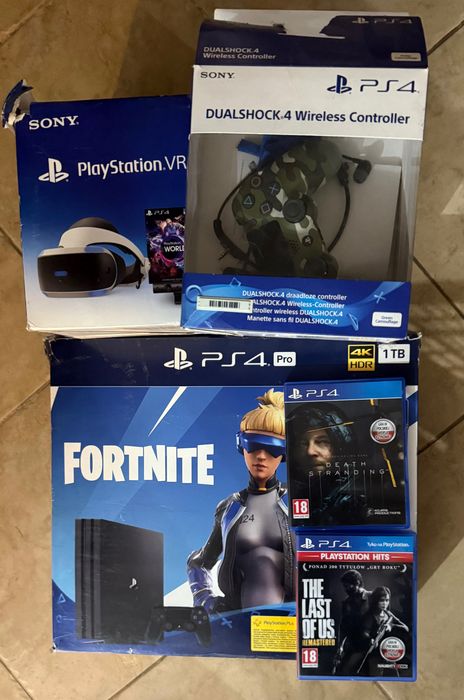 Konsola PS4 pro + 2 pady + okulary VR jak nowa