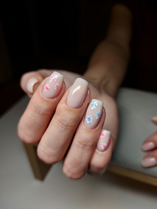 Manicure & Pedicure - stylizacja paznokci