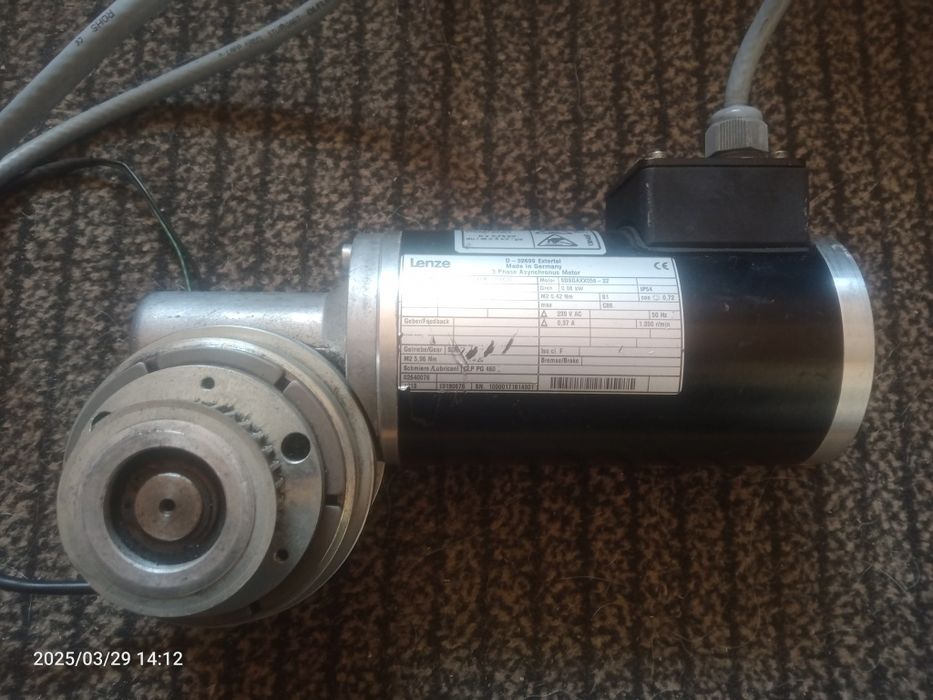 Motoreduktor/silnik LENZE SDSGAXX056-22