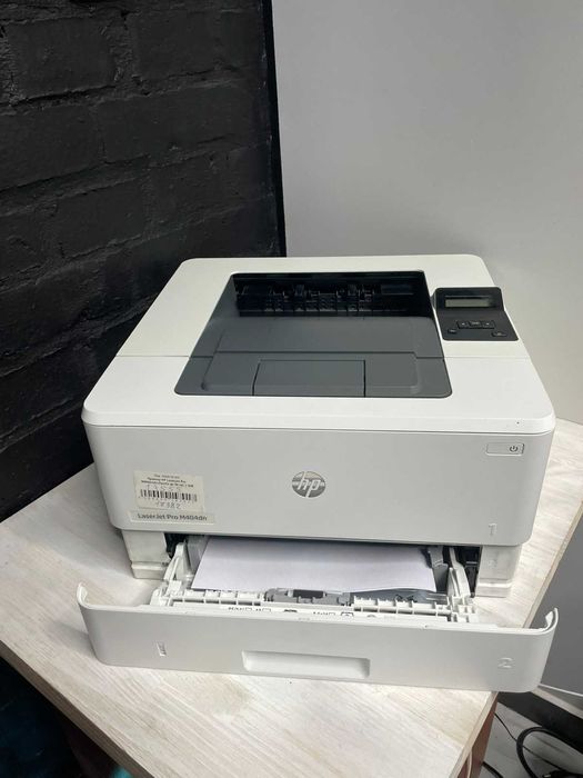 HP LaserJet M404dn офісний принтер з автоматичним двостороннім друком