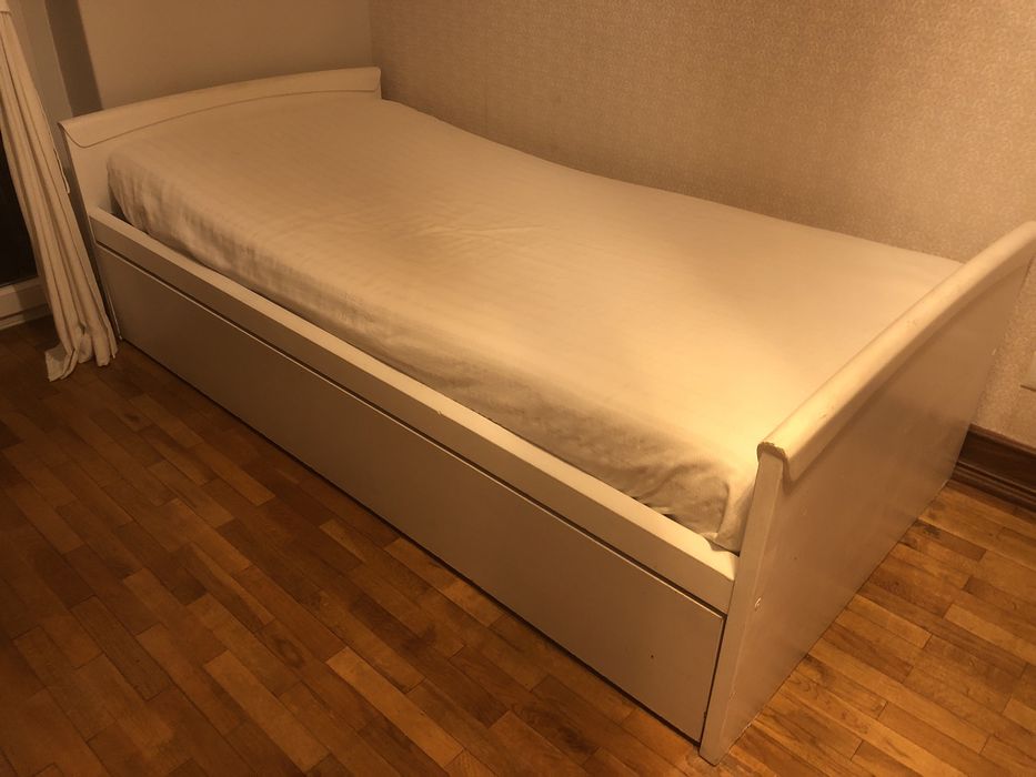 Vendo cama de solteiro dupla