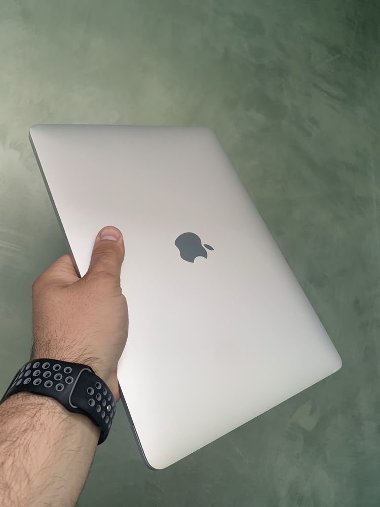 Macbook Pro 13 2018 i5-2.4GHz | 16Gb | 500ssd TouchBar 309циклів