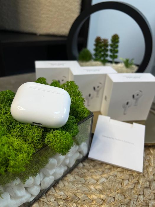 Навушники AirPods4