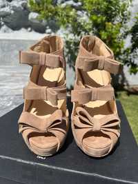 Sandalias/ sapatos de salto alto Elisabetta Franchi com laçoss