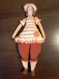 Вязаная кукла - Тильда толстушка.