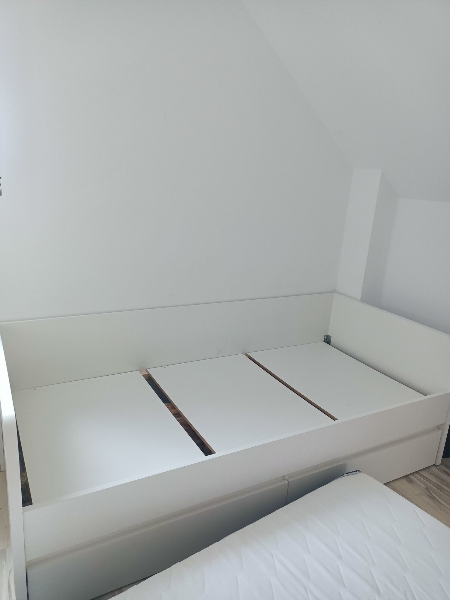 Łóżko młodzieżowe  90 cm na 200 cm stan bardzo dobry