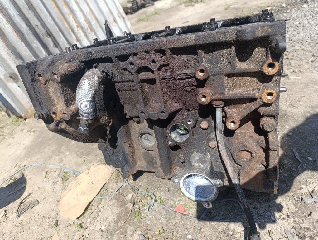 Блок циліндрів двигуна 2.2 Dci Nissan X-trail t30 Almera Primera