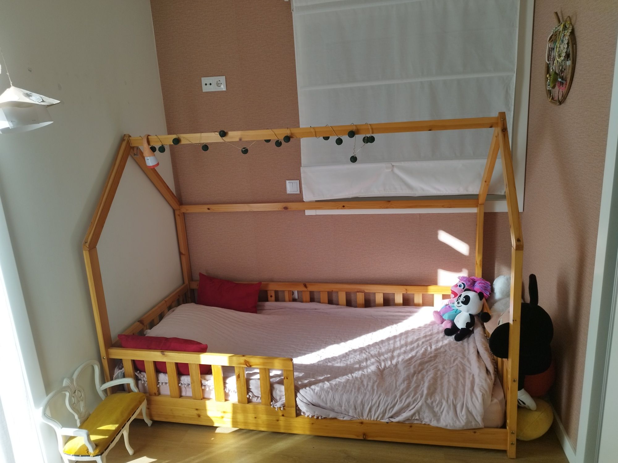 Cama montessori criança