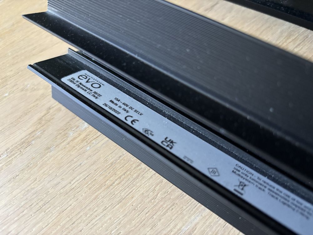 Szynoorzewody Aqform High Multitrack w kolorze czarnym - 1m.