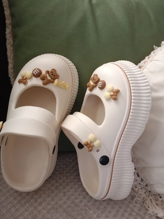 Nowe piękne klapki r.36