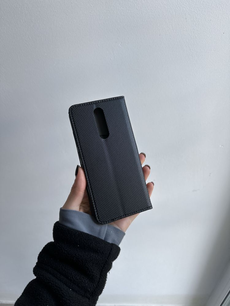 Szkło hartowane i etui czarne zamykane do XIAOMI REDMI 8