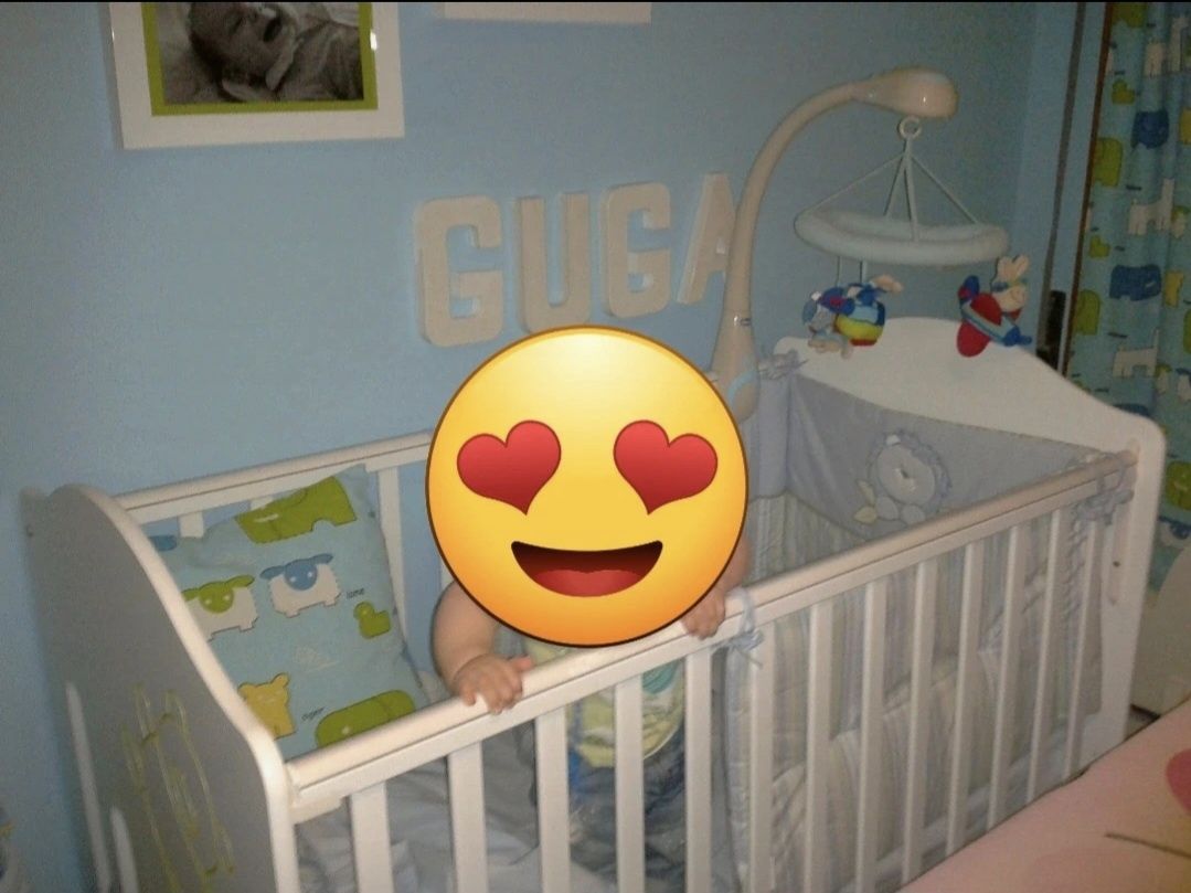 Cama de bebé  madeira branca como nova + 2 artigos