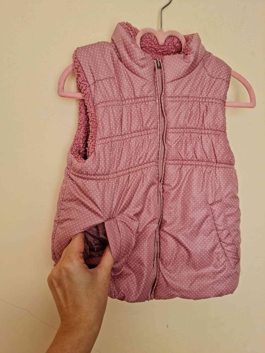 Чудова жилетка на дівчинку 4-5 р.