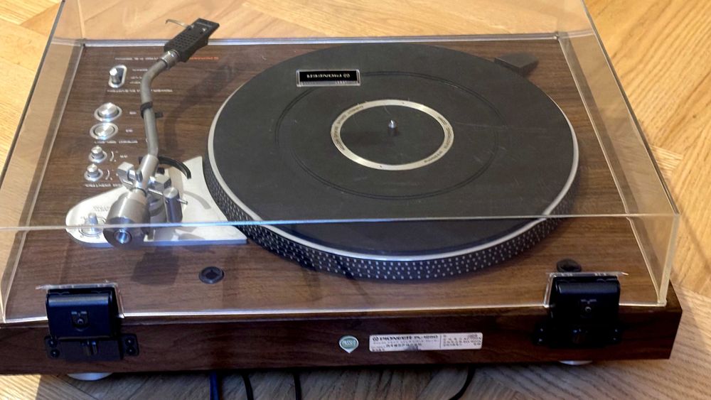 Pioneer PL - 1250 - gramofon z napędem bezpośrednim.