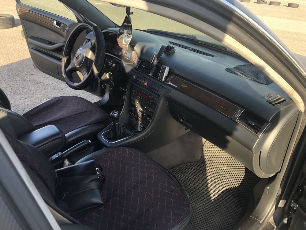 Audi A6 C5  2.4 бензин 2002, Седан
