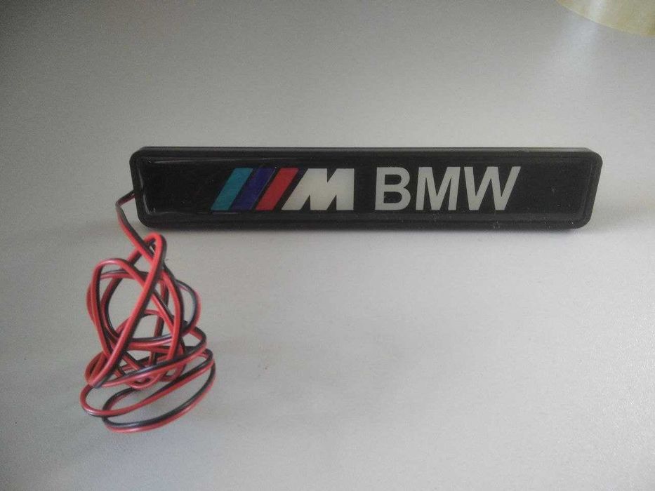 Значок BMW на решетку радиатора с подсветкой M Power