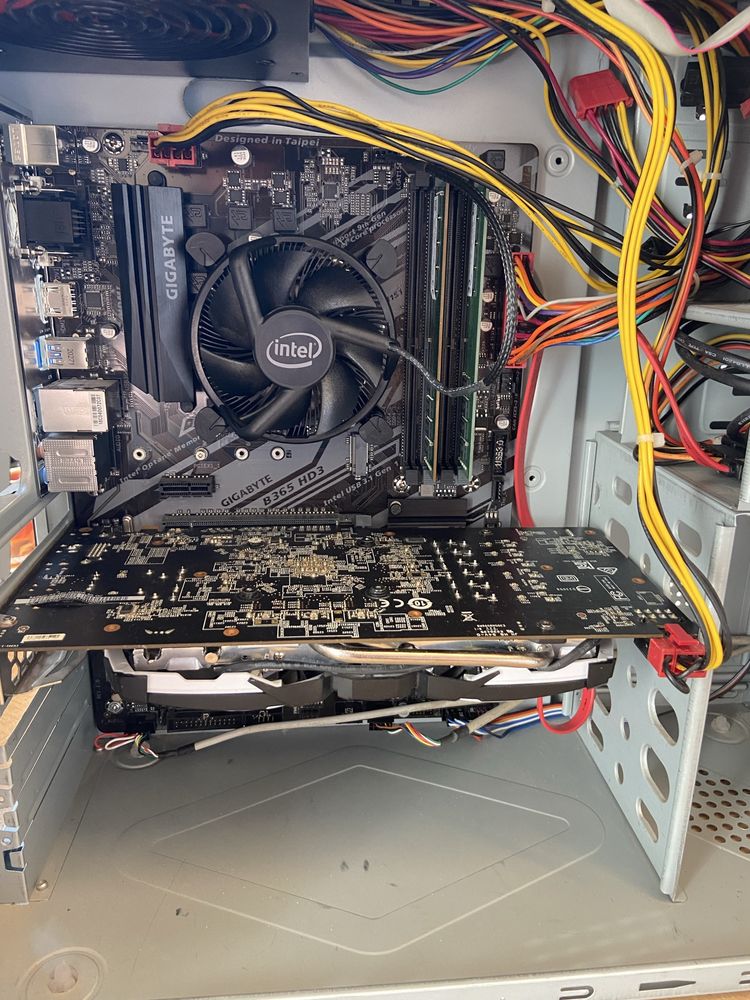 Komputer i3 8100 RX 480 4GB 16GB RAM SSD 240GB Windows 11 Pro