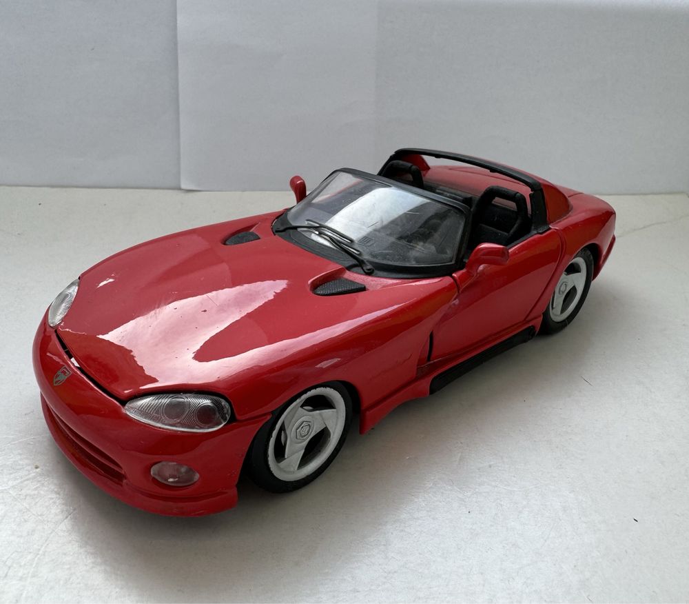 Model samochodu w skali 1:24 Dodge Viper Maisto Bburago