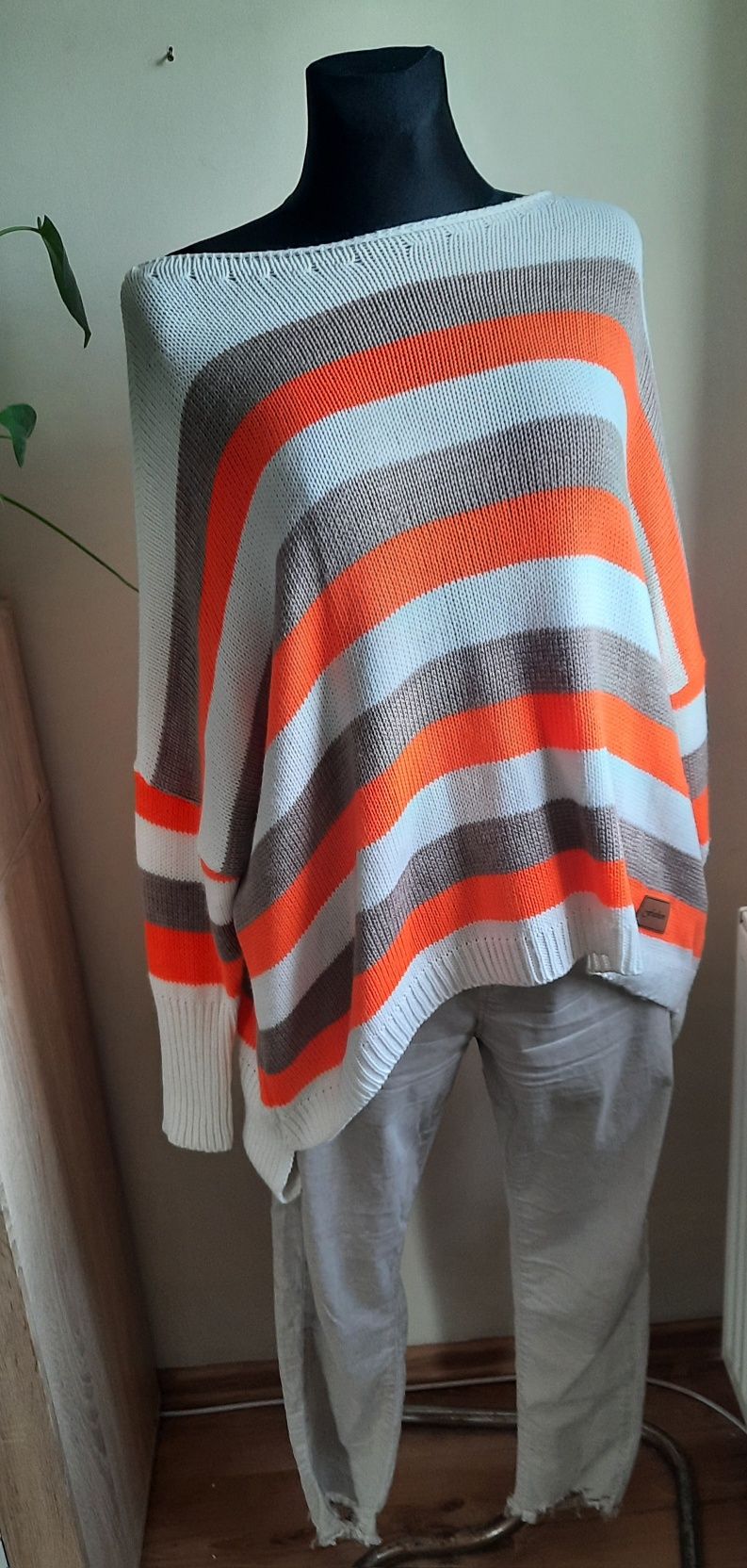 Sweter asymetryczny oversize neon paski