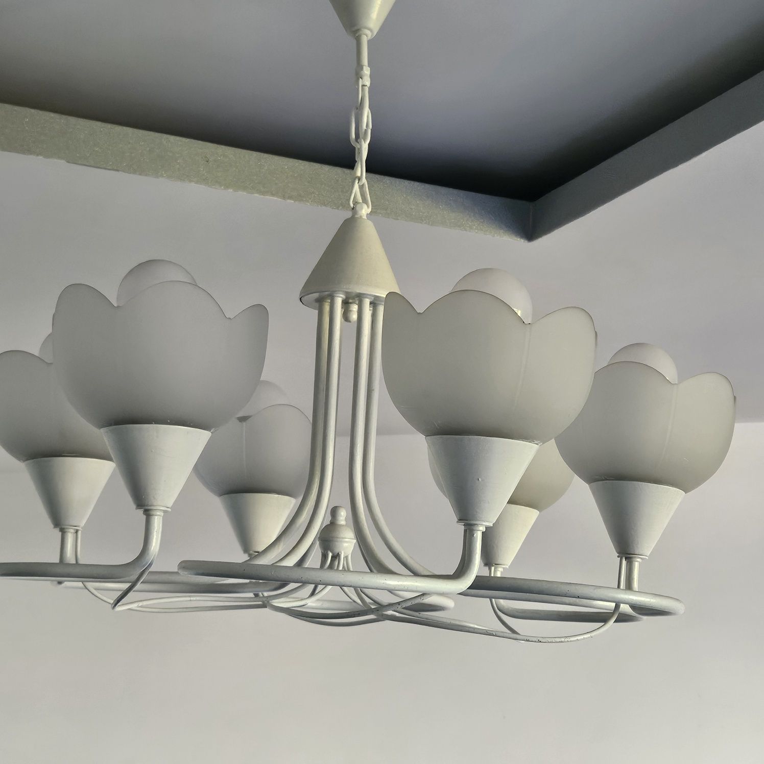 Lampa sufitowa biala