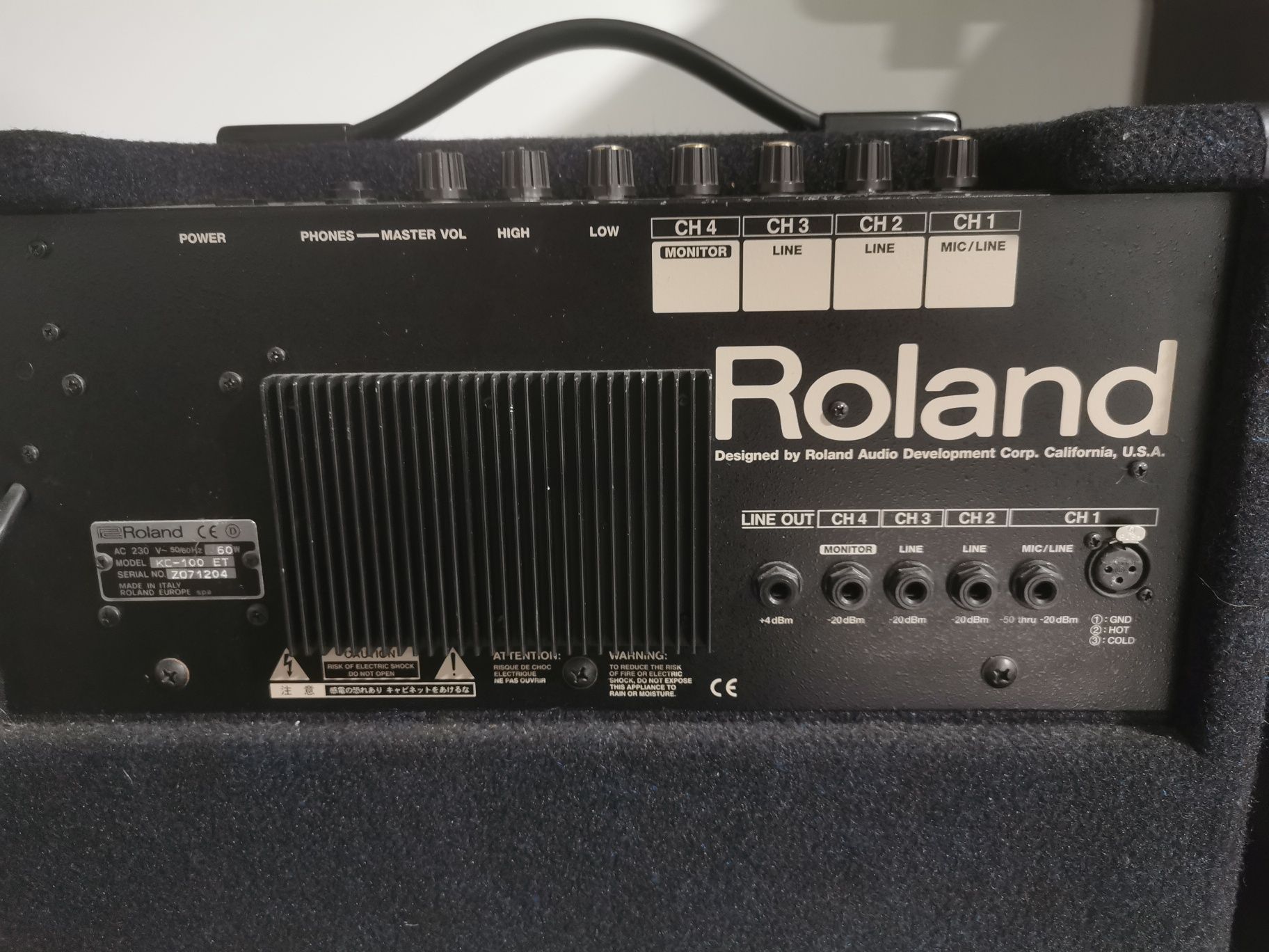 Roland KC-100 impecável