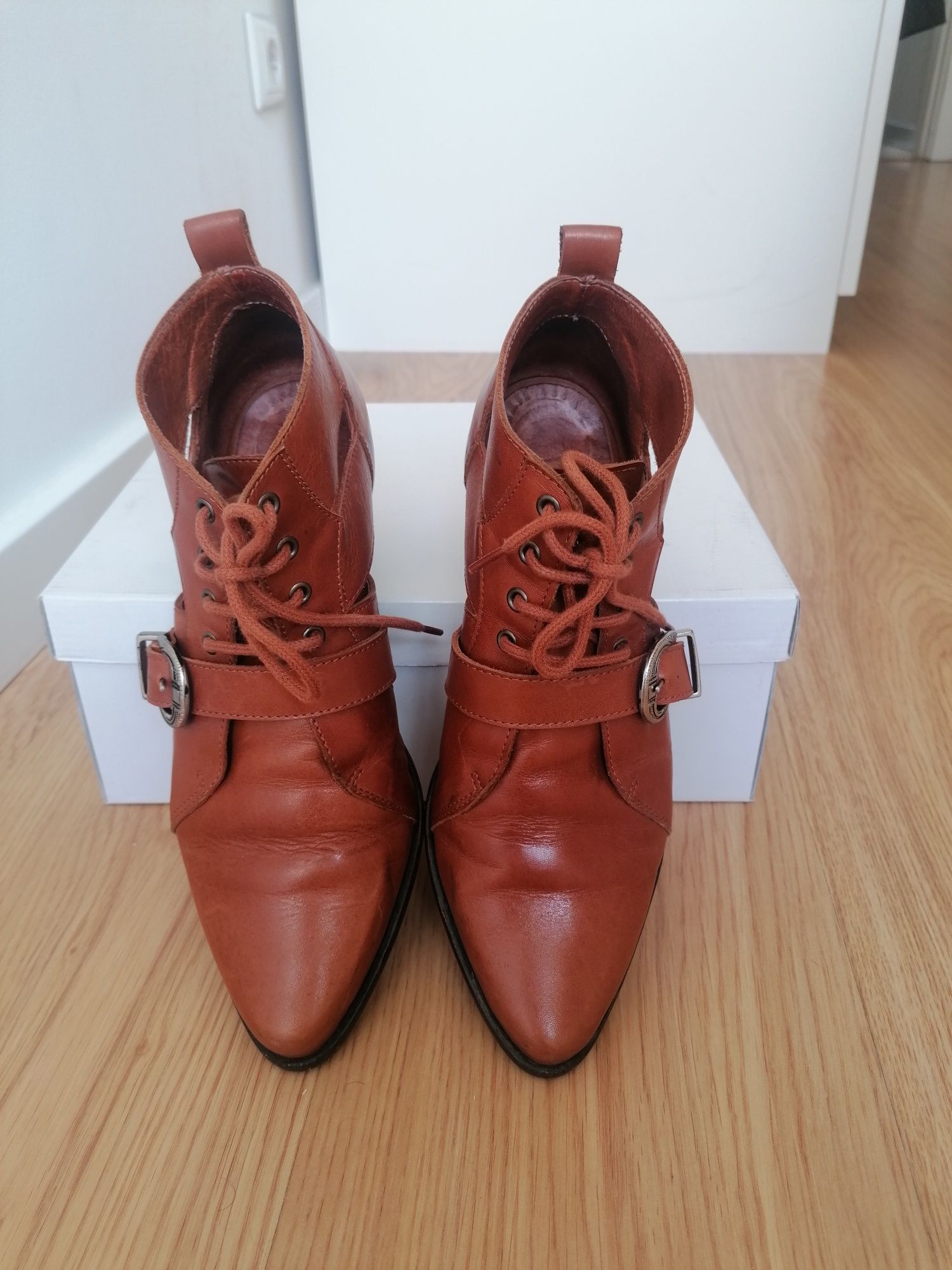 Botins castanhos Zilian