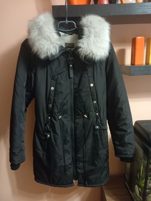 Куртка ,парка тепла, зручна