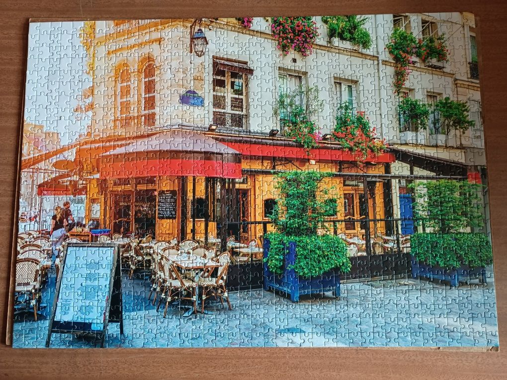 Puzzle ułożone 1000 elementów