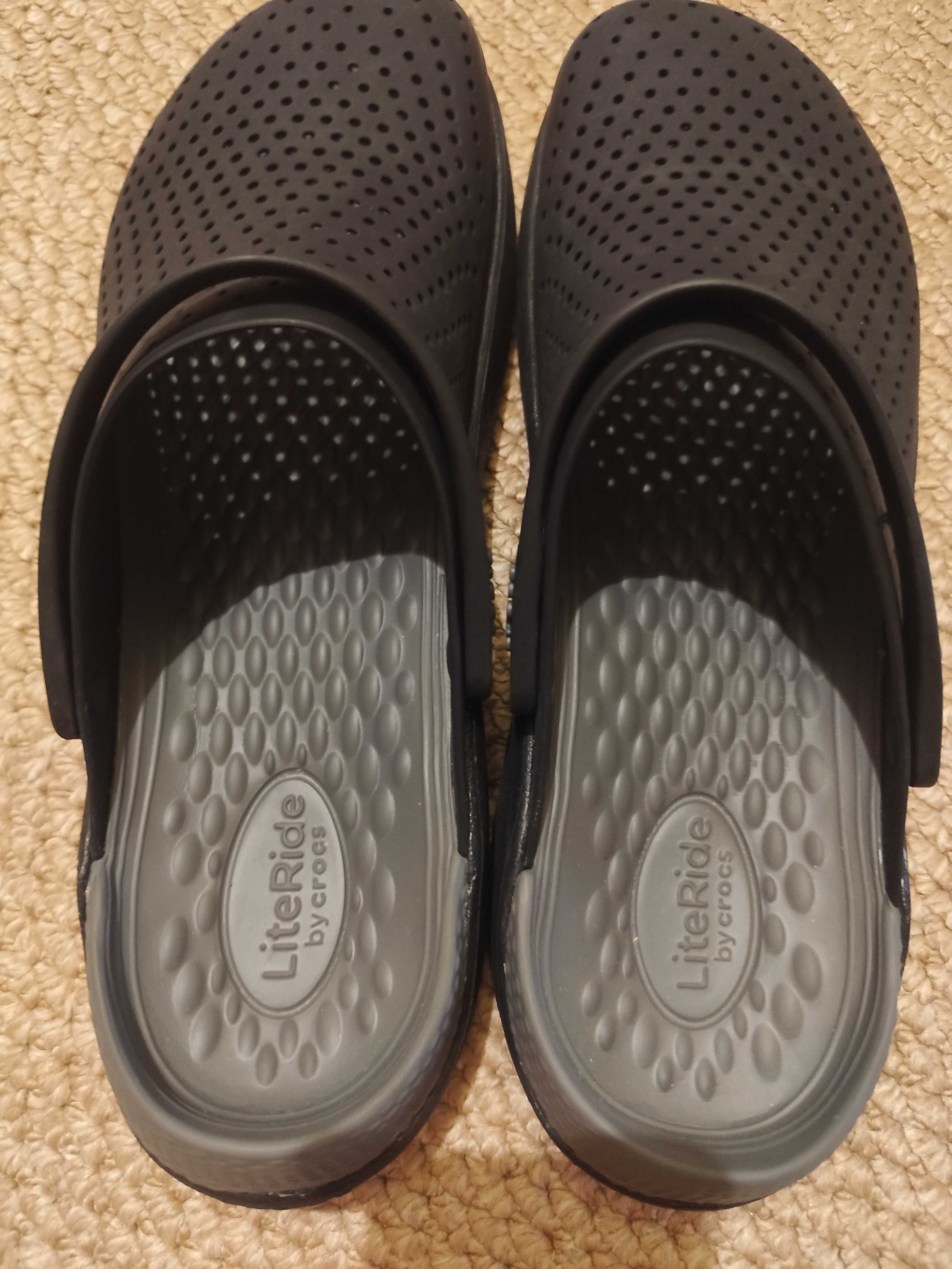 Чоловічі шльопанці від Crocs, нові