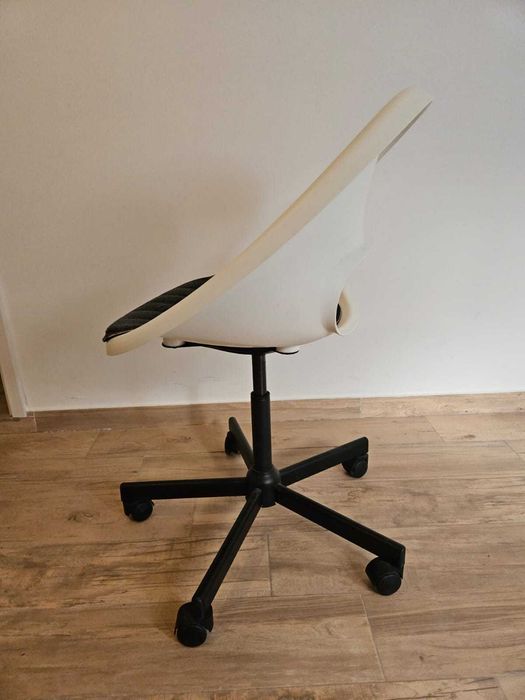 Cadeira p/escritório, branco com rodízios