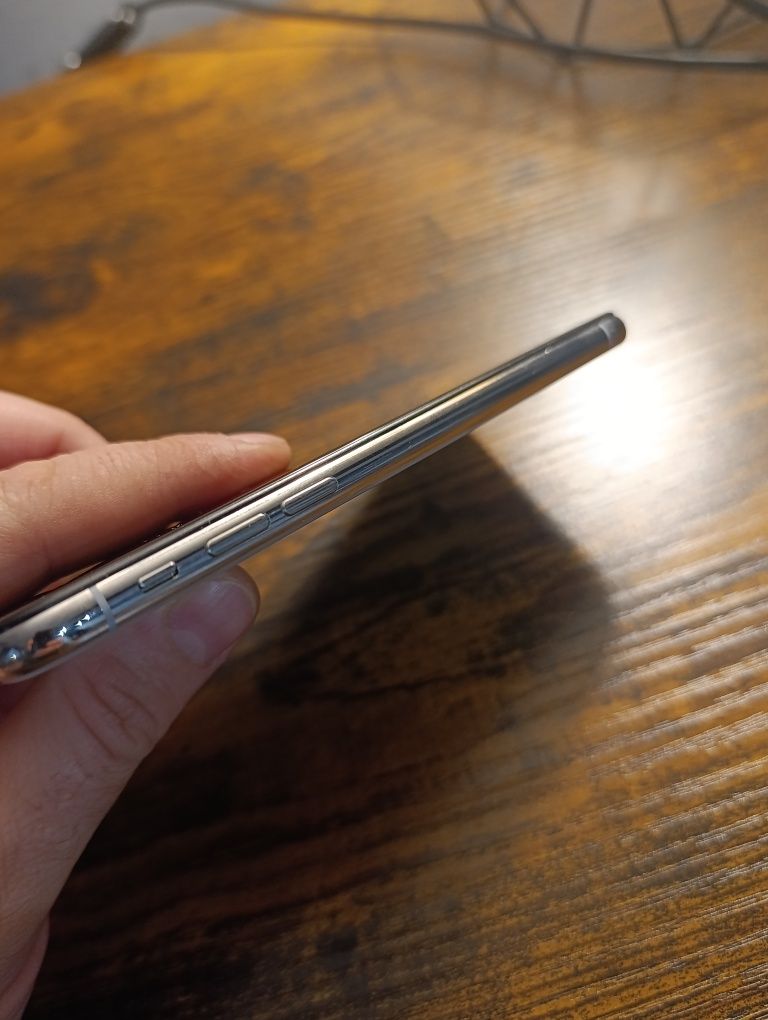 Telefon Apple iPhone X 64GB biały bat. 100%