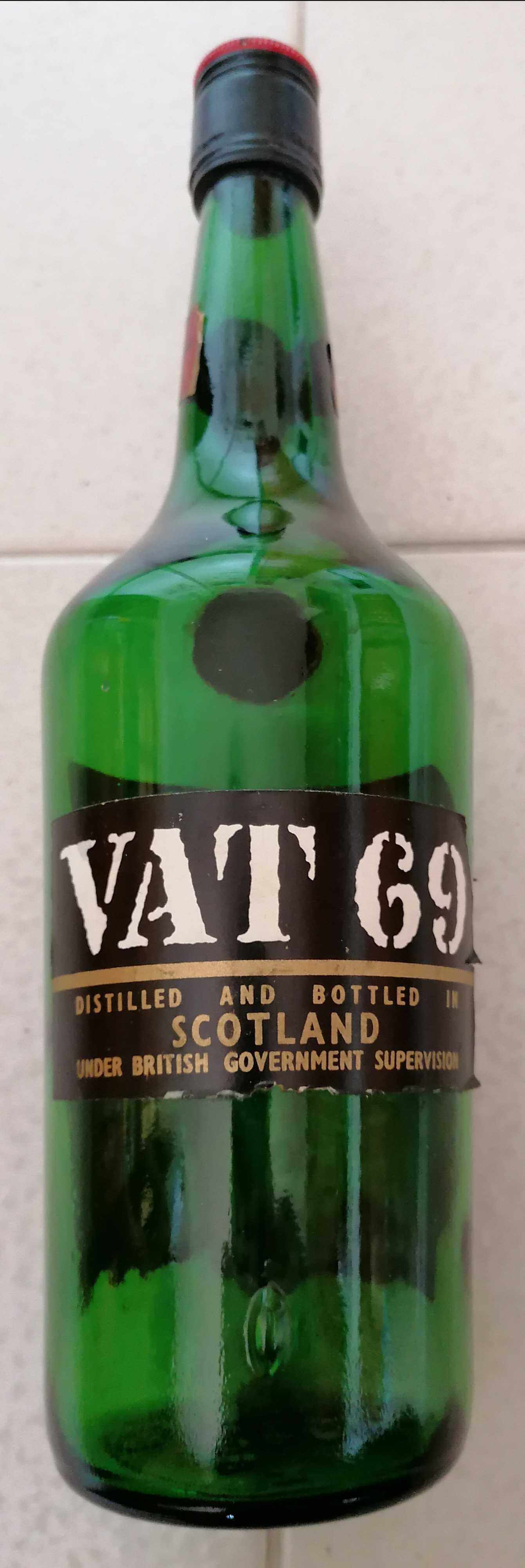 Garrafa de whisky VAT69