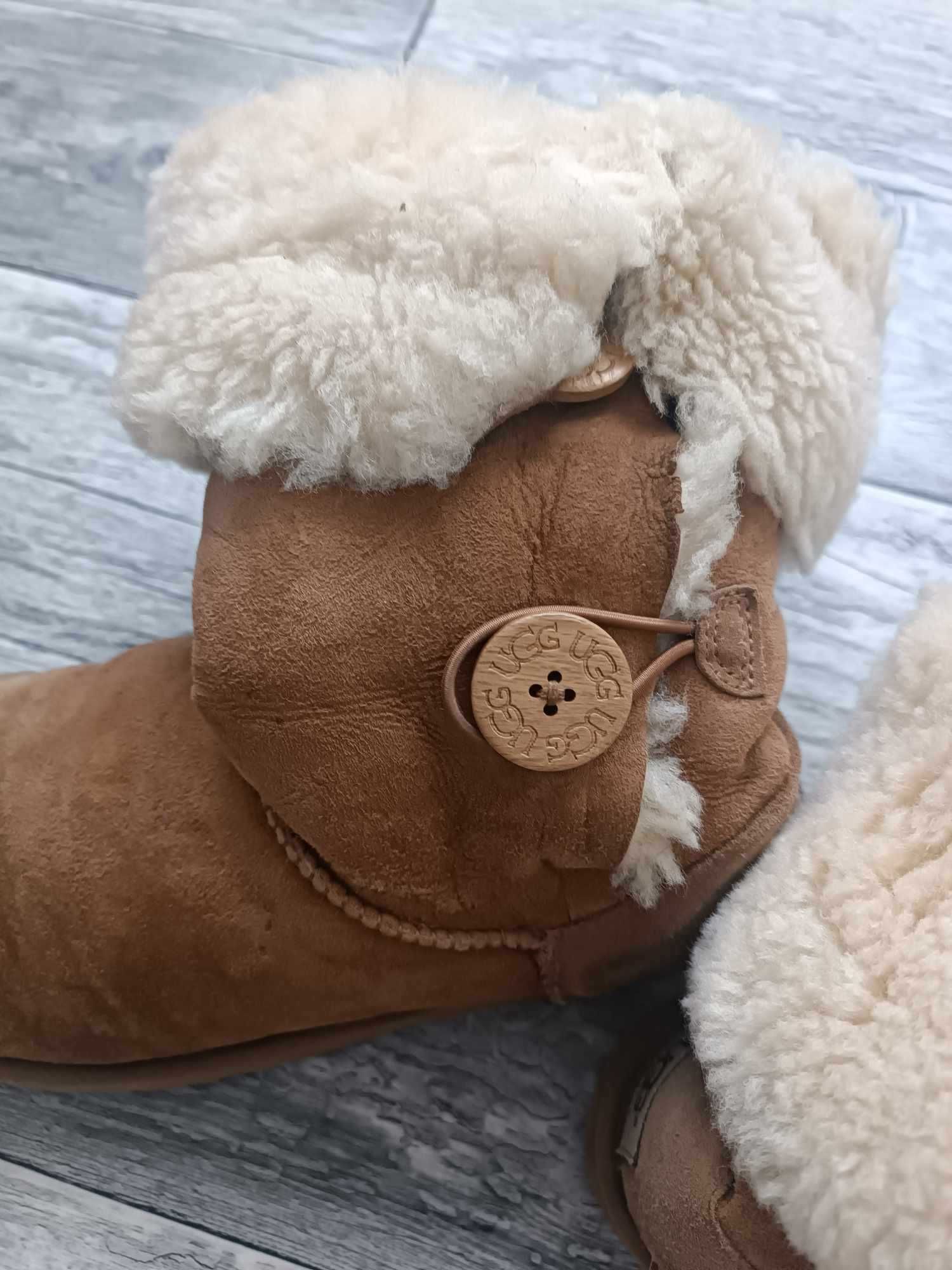 Oryginalne buty zimowe UGG Wełniane