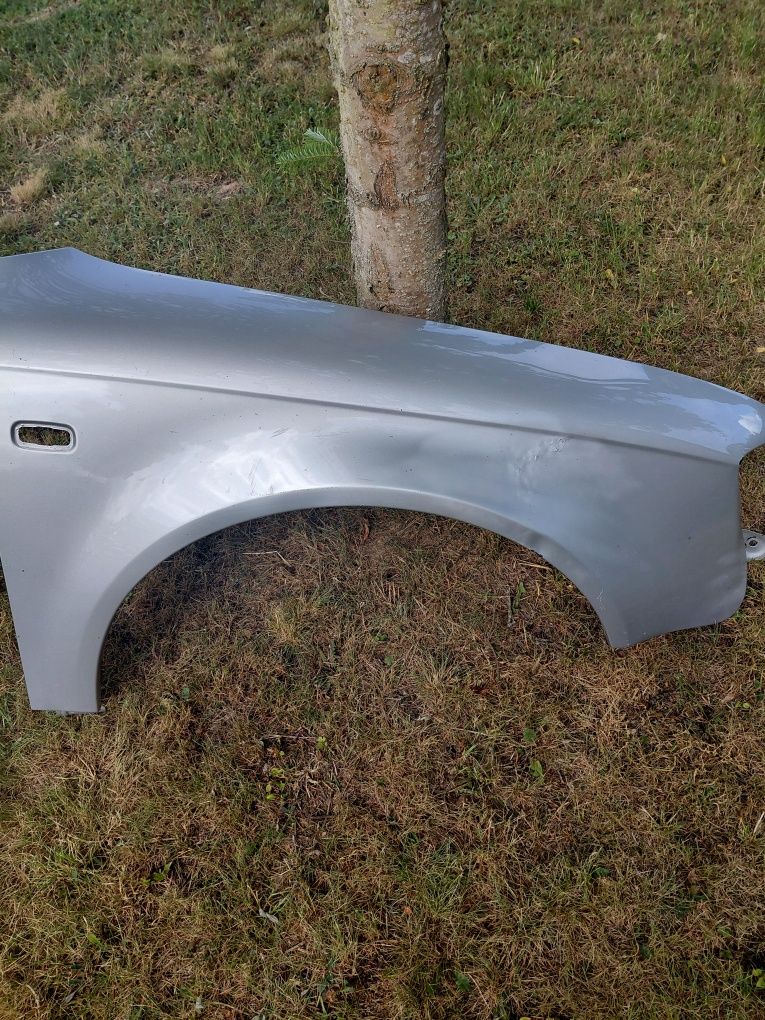 Błotnik audi a4 b7