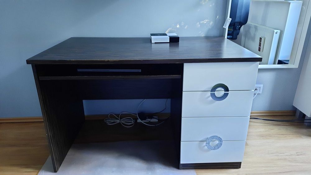 biurko ringo brw biało brązowe z szufladami