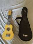 Ukulele com saco de transporte