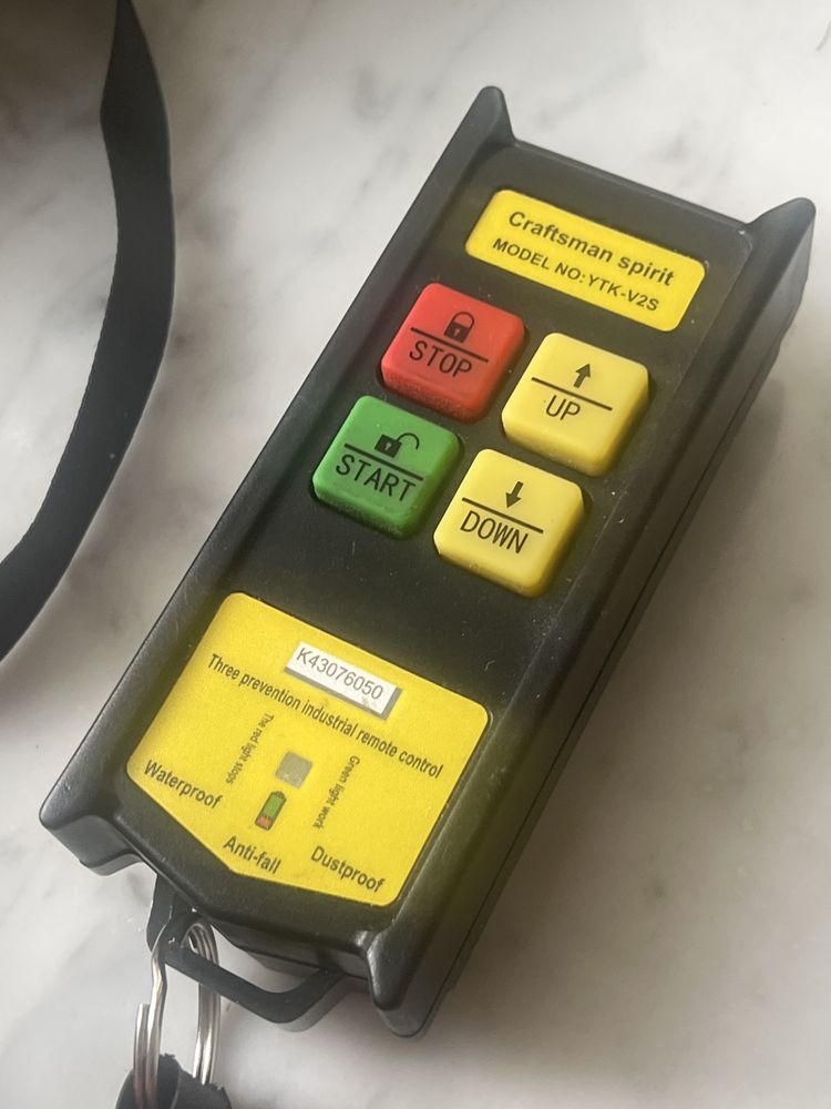 Pilot bezprzewodowy do wyciągarki 230V czterokanałowy