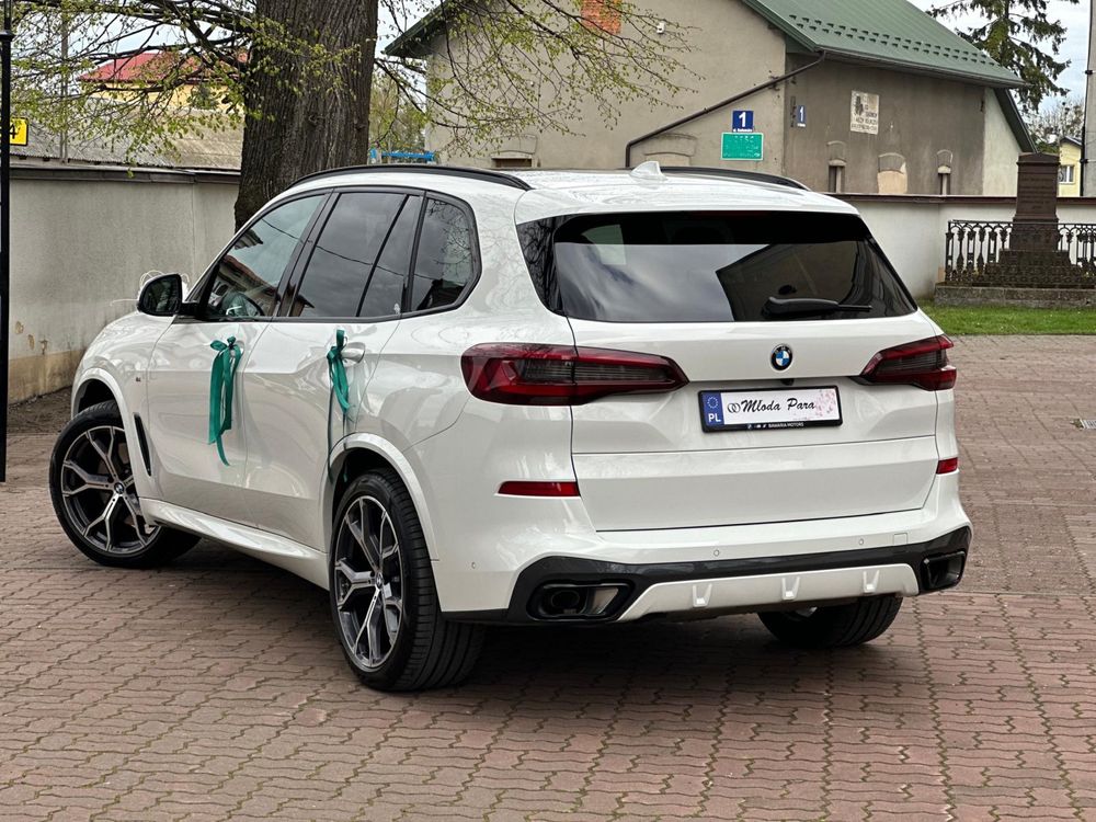 Auto do ślubu białe BMW X5, 2023 rok