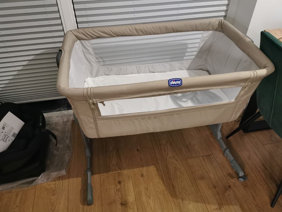 Łóżeczko dostawne next 2 me essential chicco